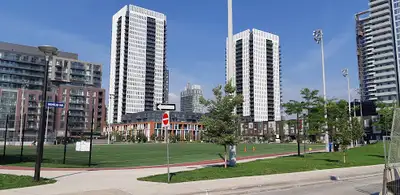 Excellent Daniel built condo building with lovely amenities and amazing location! This condo feature...