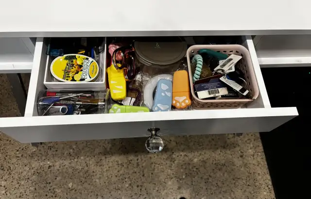 Computer/Make Up Desk/End Table in Desks in City of Toronto - Image 3