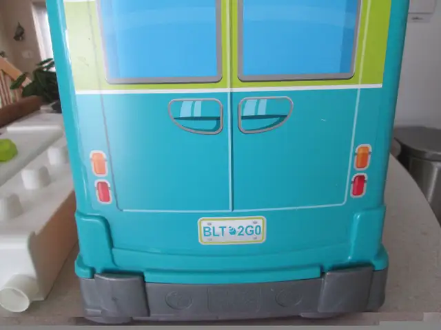 camion truc pour  manger(food) avec bloc?? in Kids in Laval / North Shore - Image 11