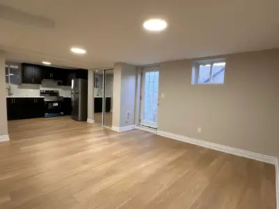 Rent: 2400 (Negotiable) Location: Located in a prestigious and quiet neighbourhood in Thornhill (Ste...