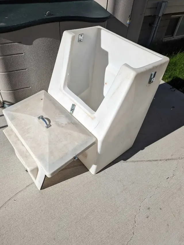 RV storage bin in RVs & Motorhomes in Grande Prairie - Image 4