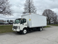 2017 Hino 195 straight truck moving truck