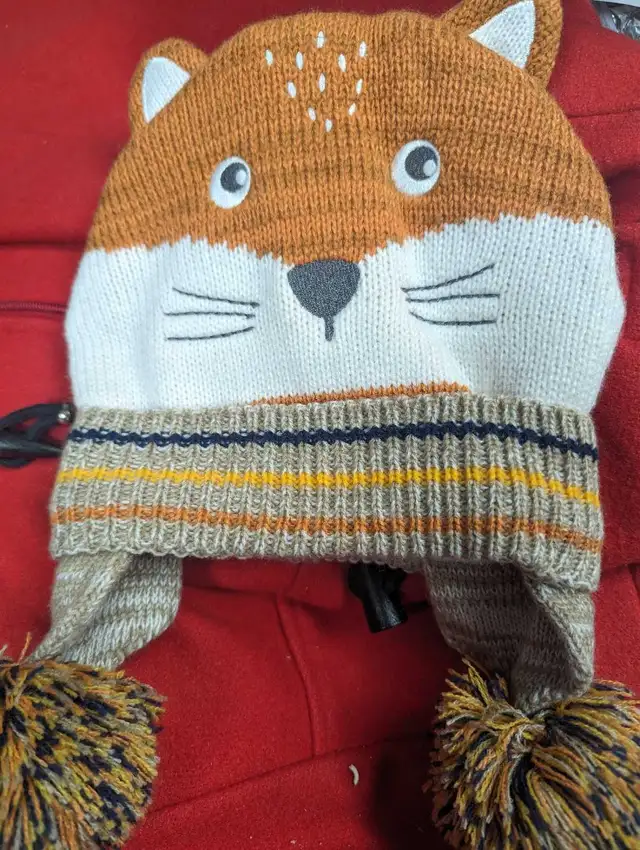 A new toque in the shape of a fox ages 6 to 9 years 54 cm in Kids & Youth in Cranbrook - Image 3