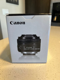Brand new Canon EFS 35mm lens with lens hood, Macro IS STM