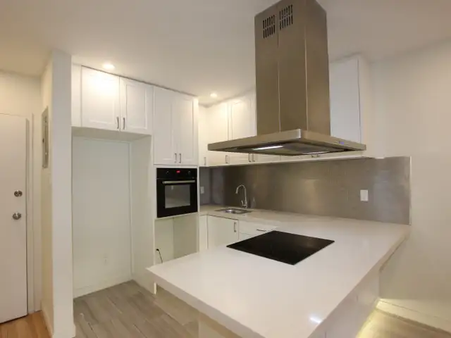 Loft 3 1/2 Lumineux près Métro Langelier & Piscine Municipale in Long Term Rentals in City of Montréal - Image 3