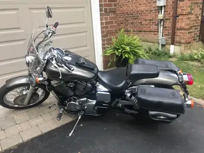 21,800 Km. Very Clean Woman riden/owned Complete with wind screen, saddle bags, and cover Rare Phant...