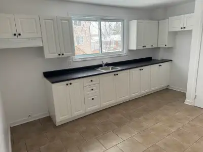 NEW Brand new flooring in both bedrooms AND living room (recently renovated ) Laundry in the apartme...