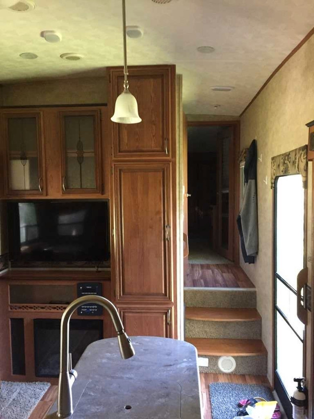 Fifth wheel RV for sale on rented lot or can be moved in Other in Hope / Kent - Image 3
