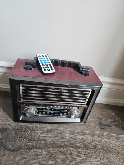 Kemai Vintage-Style Radio / MP3 Player, View more