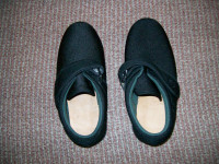 Black Pedor Shoes Men's size 9 W or Women's size11 W