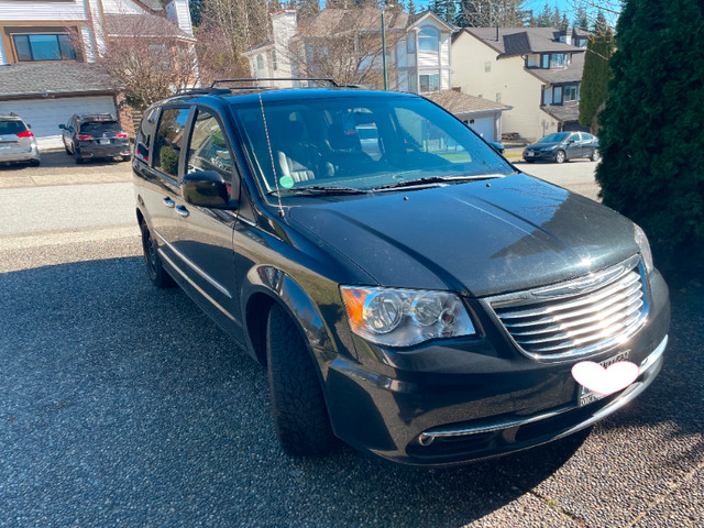 2016 Town and Country - $18,900 in Cars & Trucks in Burnaby/New Westminster - Image 2