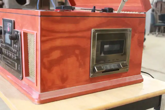 Record Player in General Electronics in Kitchener / Waterloo - Image 4