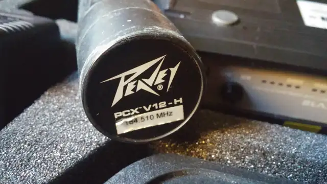 PEAVEY PCX V12 WIRELESS MICROPHONE PRO QUALITY in Pro Audio & Recording Equipment in Chatham-Kent - Image 5