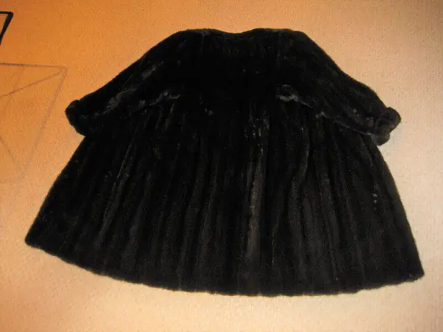***ELEGANT MANTEAU DE VISON BLACK DIAMOND GRANDEUR 12 ANS *** in Women's - Tops & Outerwear in City of Montréal - Image 5
