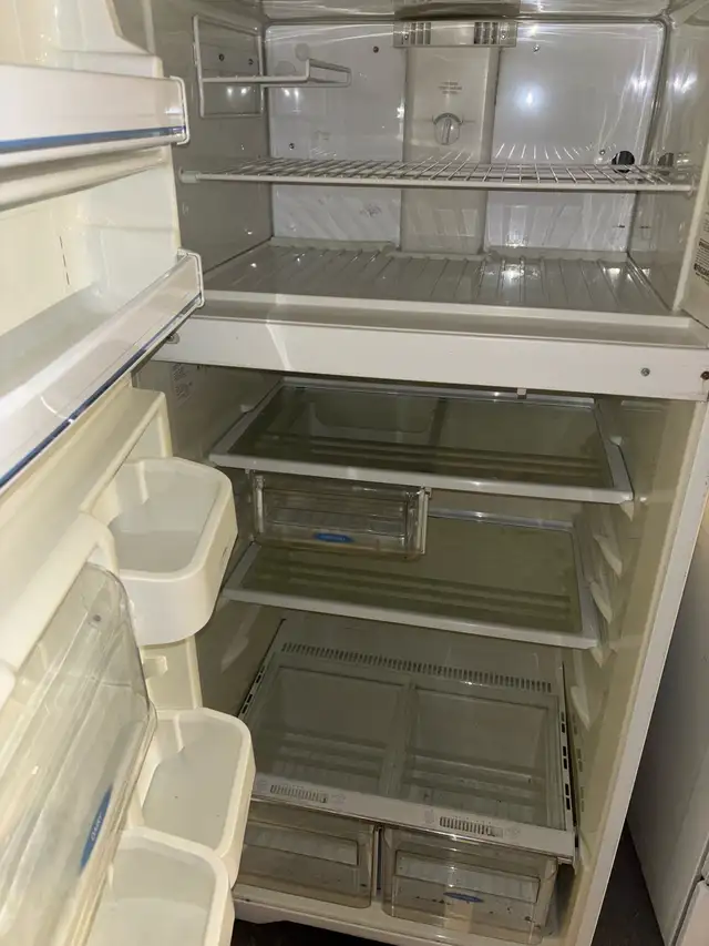 Frigo à vendre in Refrigerators in City of Montréal - Image 3