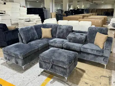 I'm selling a stylish and comfortable modular sectional sofa, perfect for a modern living space. Thi...