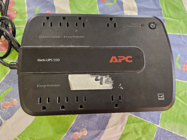 APC Back-UPS ES 550VA, 120V, 8 NEMA outlets (4 surge) dans Autre  à Longueuil/Rive Sud