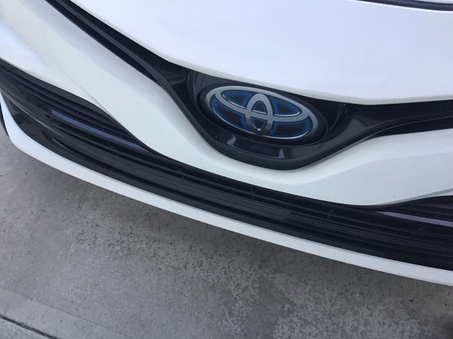 2020 Toyota camry hybrid in Cars & Trucks in Calgary - Image 4