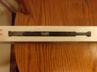 NEW IN BOX ,GOODLIFE FITNESS CHIN UP / SIT UP BAR FOR DOOR FRAME