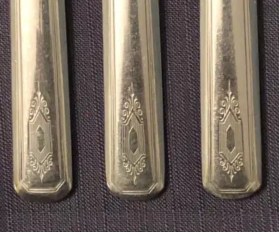 Vintage 1932: 8 Wm. A. Rogers Art Deco Dinner Knives- "Nuart", View more