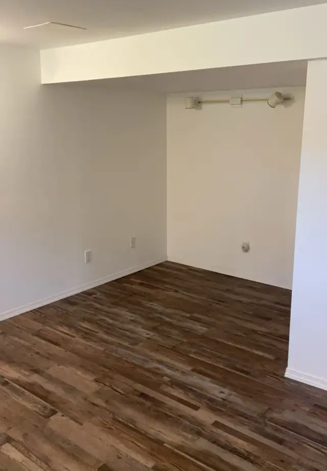 Basement Suite in Esquimalt in Long Term Rentals in Victoria - Image 11