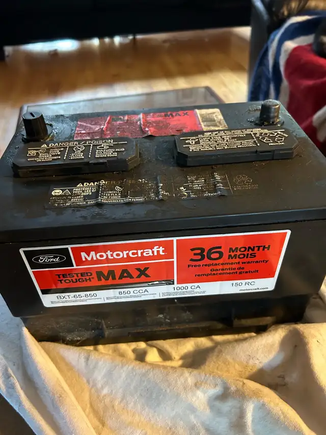 Truck Battery in Engine & Engine Parts in Dartmouth - Image 2