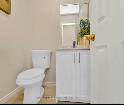 House for rent avaialble in brampton three rooms dinning room living room 2.5 washrooms three parkin...