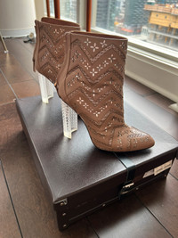 ✨New✨Authentic Alaia Boots, Size 7