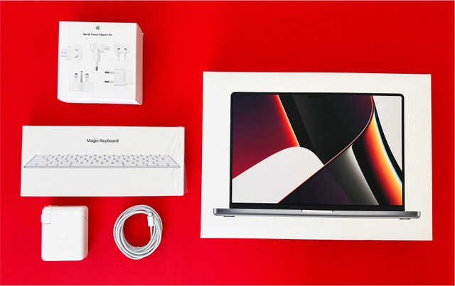 8TB SSD, 64GB, 16" MacBook Pro M1 Max + FREE Accessories in Laptops in Markham / York Region - Image 2