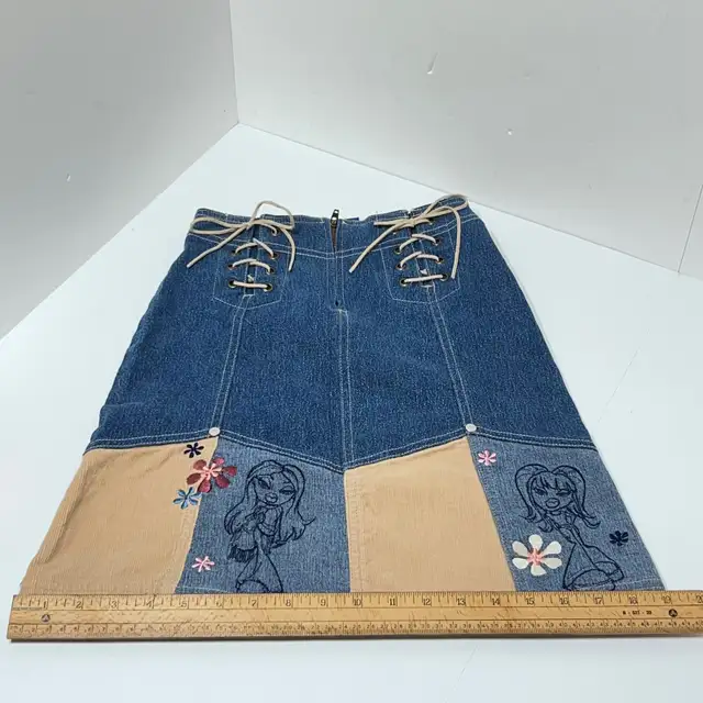 Bratz girls skirt size 10/12 original vintage denim embroidered  in Kids & Youth in Winnipeg - Image 8