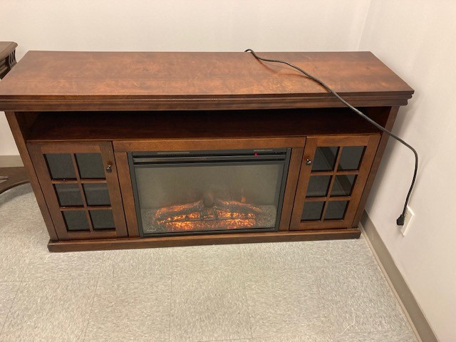 Fireplace TV Stand / Foyer Electrique dans Foyers & bois de Chauffage  à Ville de Montréal