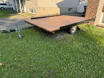 Remorque 9.5 x 8 – Entièrement remise à neuf Remorque en excellent état, refaite à neuf : bois et pe...