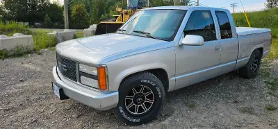 1990 GMC Sierra 2500 Light Duty 2WD, essentially identical to a 1500, just a 14 bolt SF rear end and...