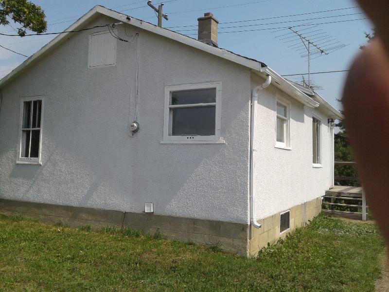 2 bedroom house for rent Vilna, AB. 800 sq ft. 1 bath. 900/ m. Long