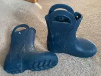 Crocs rain boots size J2