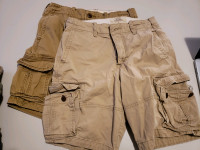 Hollister Men's Classic Fit Cargo Shorts - (2) Size 28 - EUC