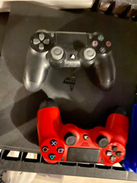 Ps4 with 2 controllers and games 