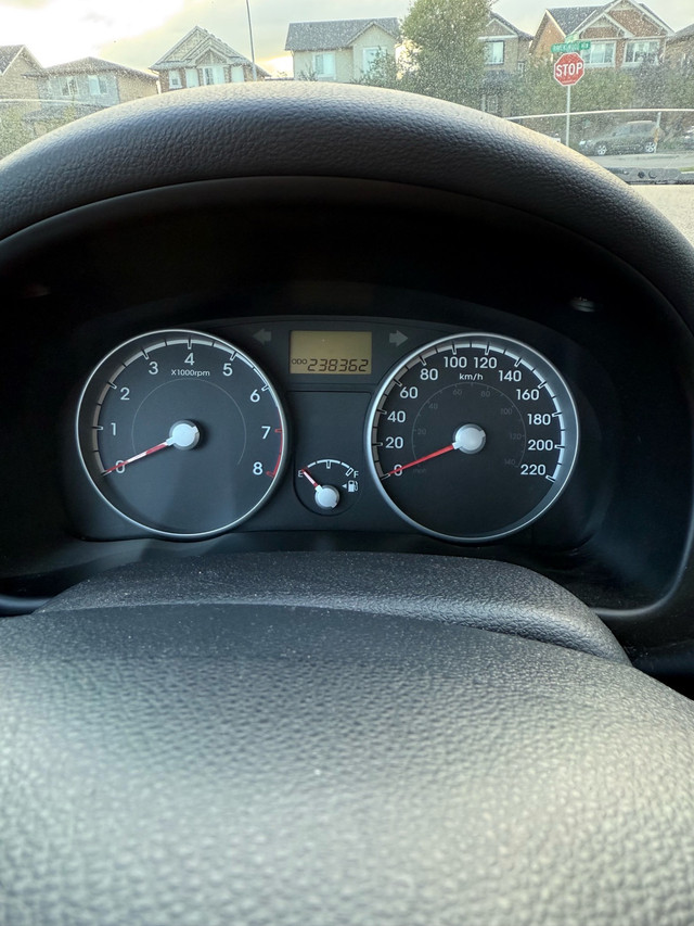 2010 Hyundai Accent  in Cars & Trucks in Calgary - Image 4