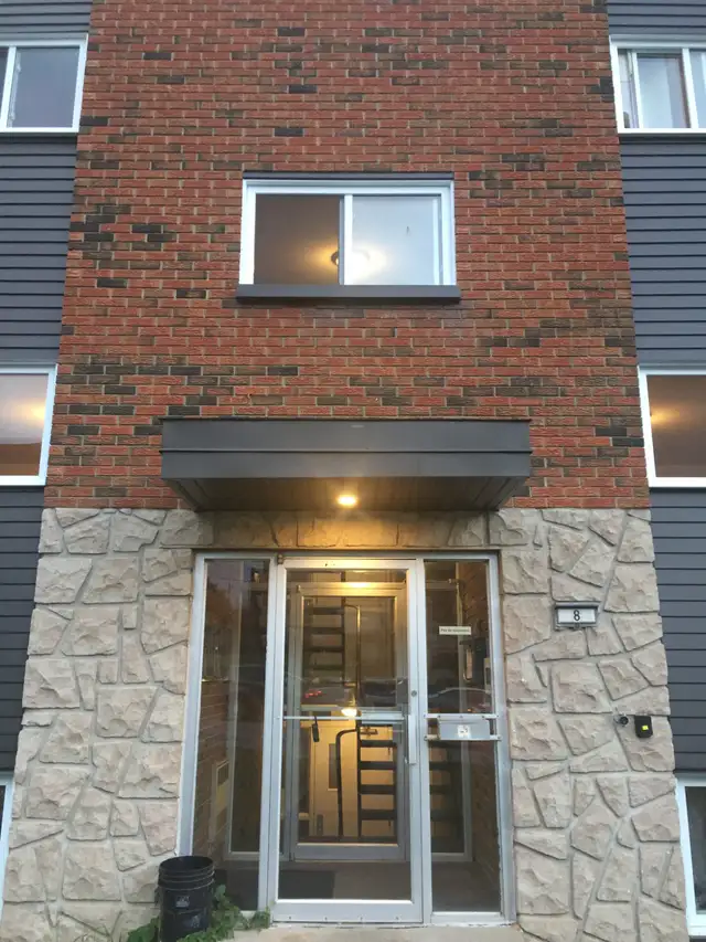 One bedroom apartment (3 ½) all included in centre of Hull