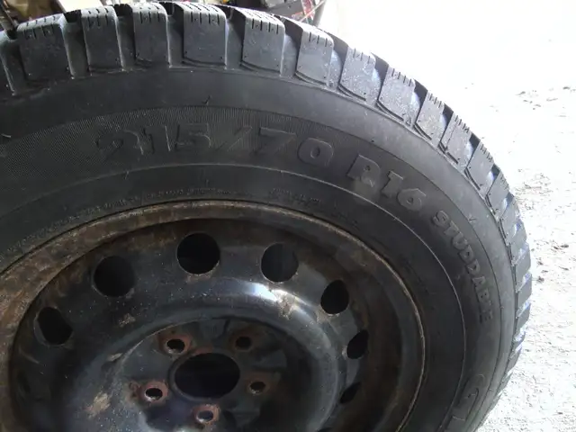 215-70-R16 SNOW TIRES AND RIMS in Tires & Rims in Kawartha Lakes - Image 4