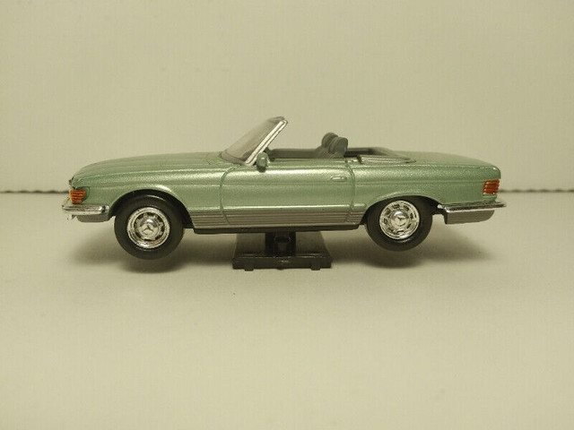 1971 MERCEDES BENZ 350 SL CABRIOLET 1/43 SCALE in Arts & Collectibles in Kawartha Lakes