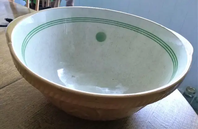 vintage Easimix bowl in Arts & Collectibles in Moose Jaw - Image 4