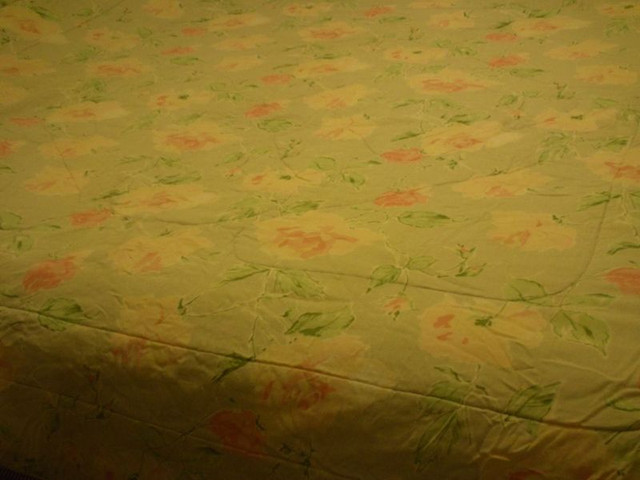 couverture , couverte douillette  jeté de lit in Bedding in Saint-Hyacinthe