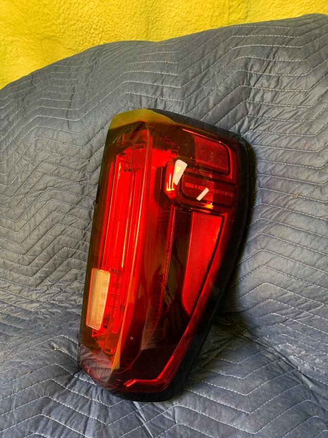 GMC Sierra Tail Light (rh)  in Cars & Trucks in Mississauga / Peel Region
