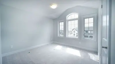 ROOM FOR GIRLS IN SUGARWOOD PROJECT LINDSAY . ONE ROOM FOR ONE OR TWO GIRLS