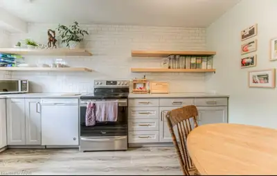 3 bedroom 1.5 bathroom townhouse for rent, View more