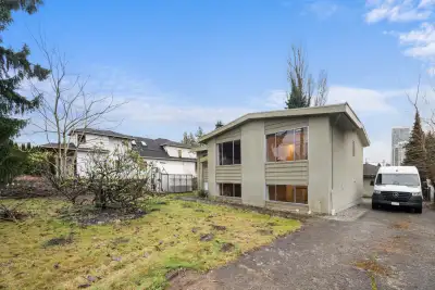 Description: Bright and clean, unfurnished upper-level home with 3 bedrooms and 1 bathroom, located...