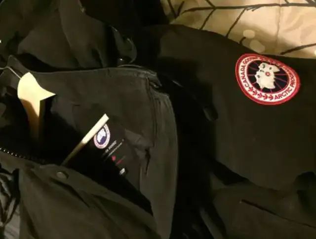 Canada Goose Parka Ladies (XS) in Women's - Tops & Outerwear in City of Toronto - Image 6