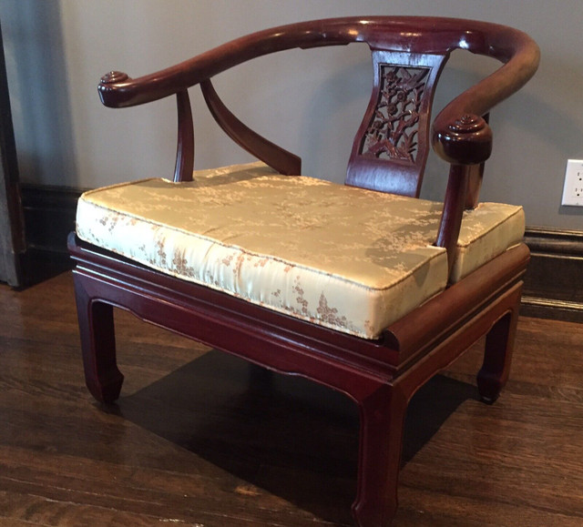 Antique Chinese wooden armchair dans Chaises, Fauteuils inclinables  à Brantford