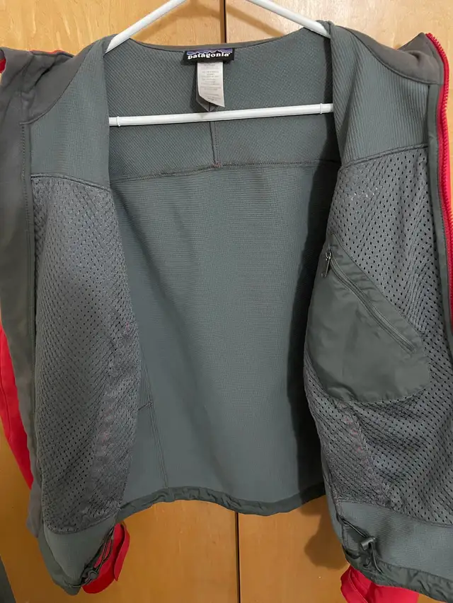 Patagonia Men’s Polartec Jacket Small Read Description in Men's in Calgary - Image 7